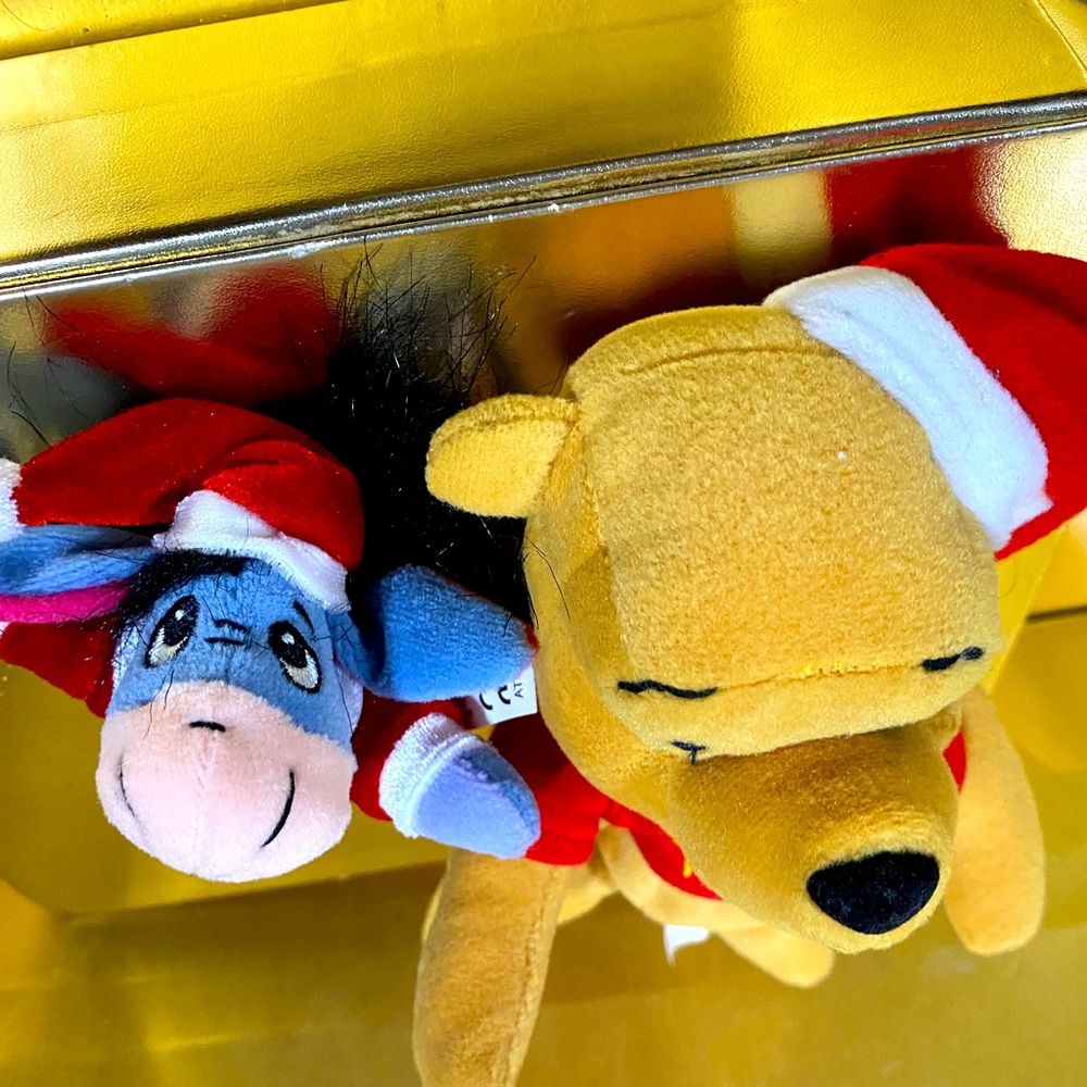 WALT DISNEY 90s SANTA WINNIE THE POOH BEAN BAG PLUSH & MINI EEYORE  SANTA PLUSH - Picture 10 of 13